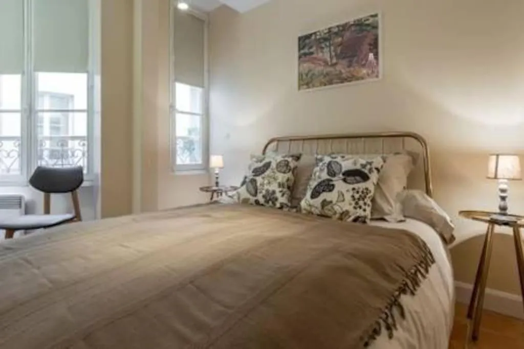 Cosy & Premium Apartment Near The Louvre & Quartier Latin Paris France