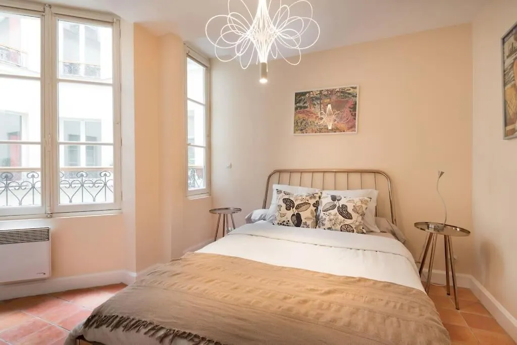 Cosy & Premium Apartment Near The Louvre & Quartier Latin Paris